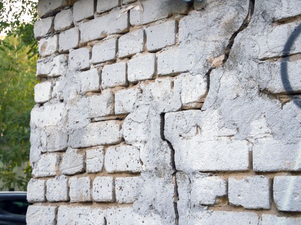 Cracked Brick Wall Repair in Brownsburg